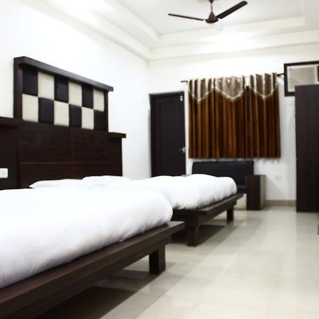 Hotel Maharaja Katra  Pokoj fotografie