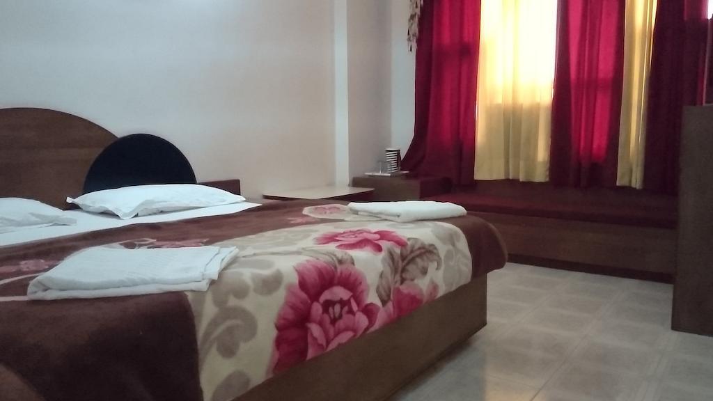 Hotel Maharaja Katra  Pokoj fotografie