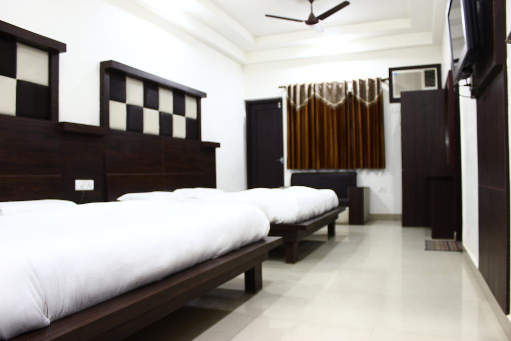 Hotel Maharaja Katra  Pokoj fotografie